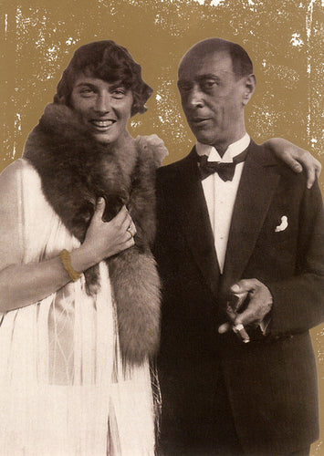 Postkarte »Gertrud und Arnold Schönberg« mit goldfarbenem Hintergrund